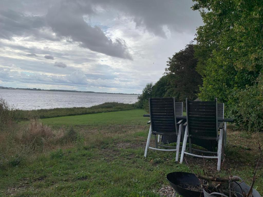 Hytte I Forste Raekke Til Fjord Holbæk Exterior foto