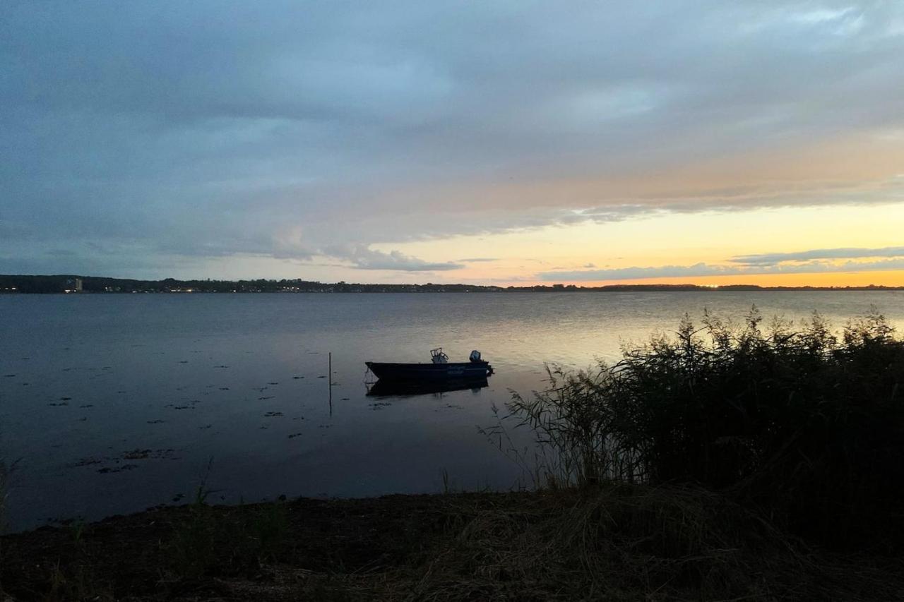 Hytte I Forste Raekke Til Fjord Holbæk Exterior foto